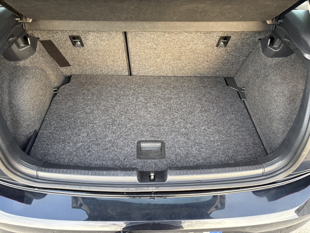 Volkswagen Polo Active noire - coffre vue 1